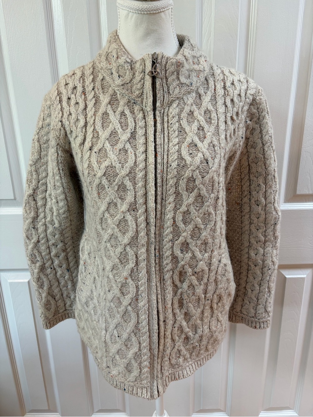 Aran Mor Oatmeal Color 100% Merino Wool Plated Cardigan With Celtic Zip Size M